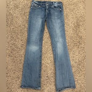 Miss Me Women’s Jeans Size: 29 Inseam 35 *faint spot of discoloration - see pic